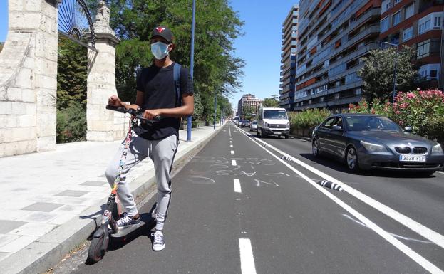 Rafael de los Santos, en el carril bici de Isabel la Católica.