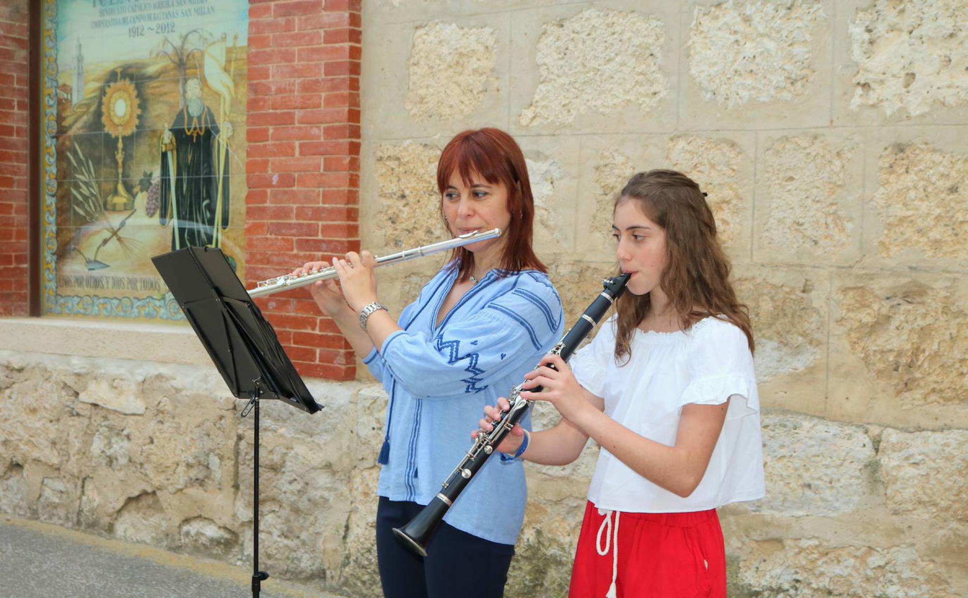 Dúo de flauta travesera y clarinete a cargo de Sonia Espina y de su hija, Jimena Esteban.