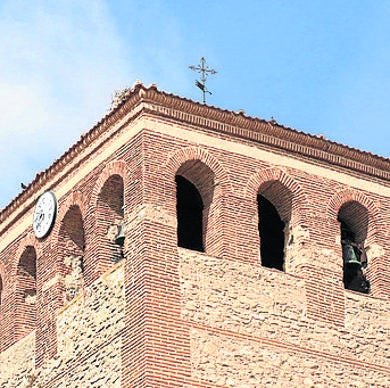 Torre campanario de la iglesia.