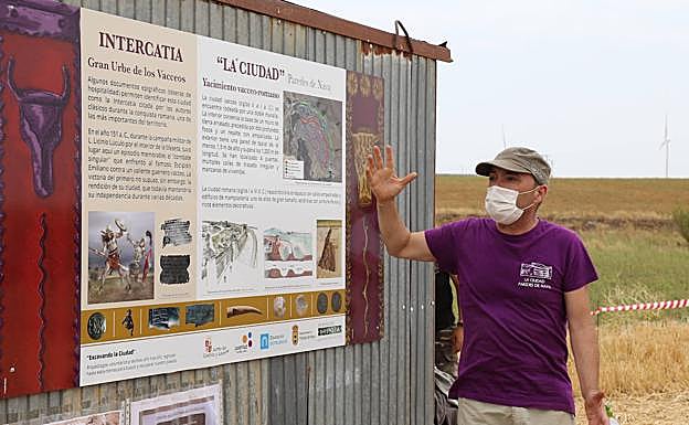 Javier Abarquero, uno de los directores de la excavación de La Ciudad en Paredes de Nava.