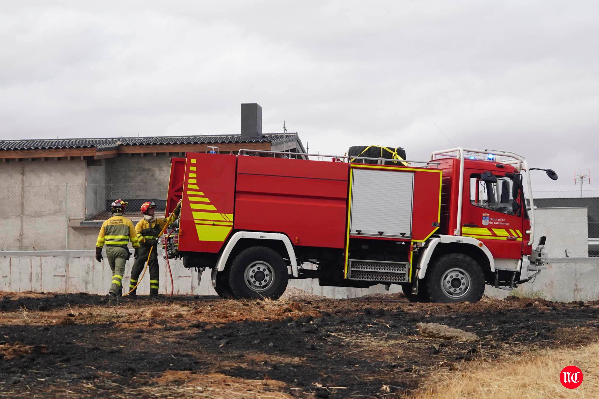 Labores de extinción del incendio. 