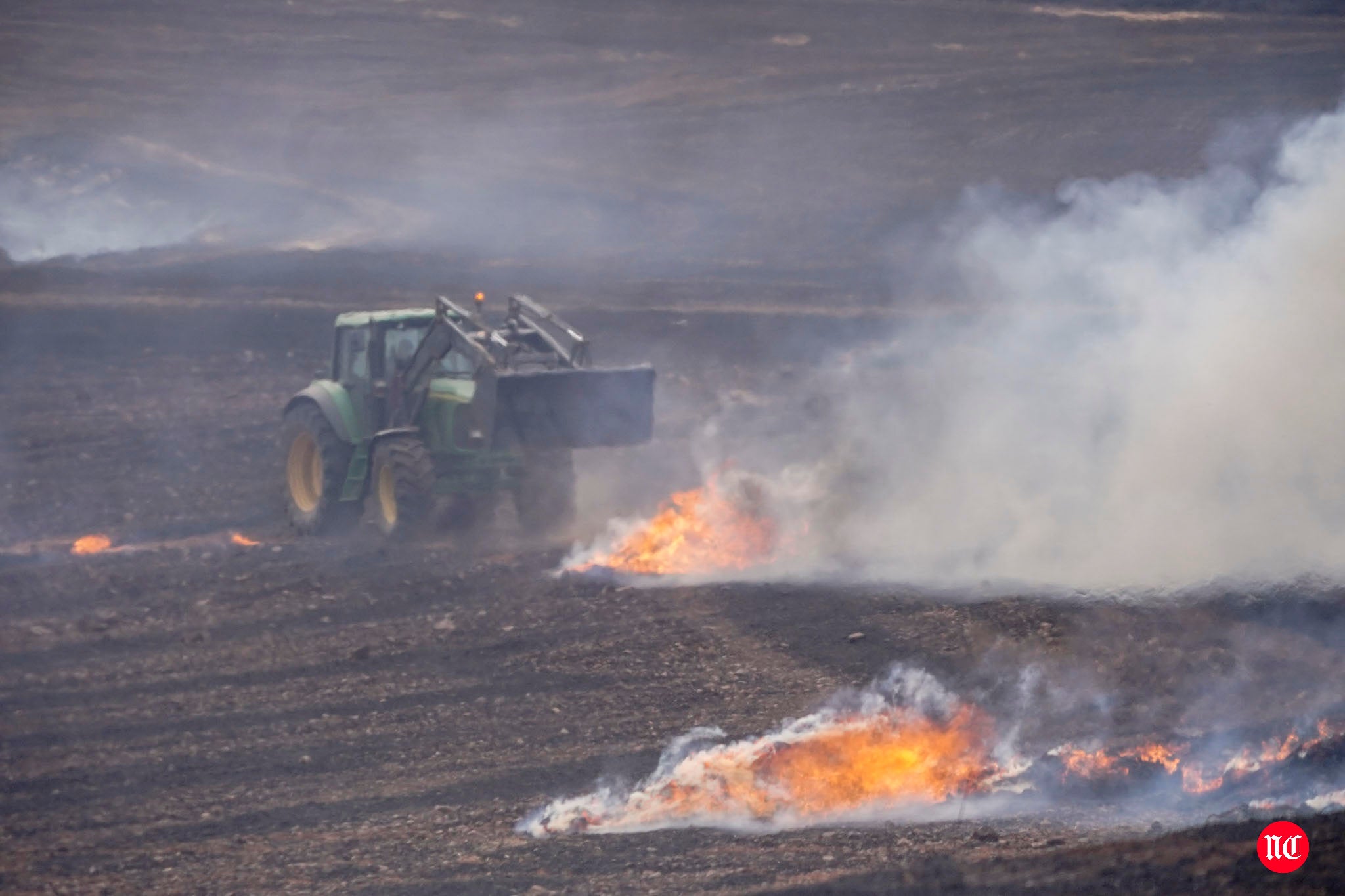 Labores de extinción del incendio. 