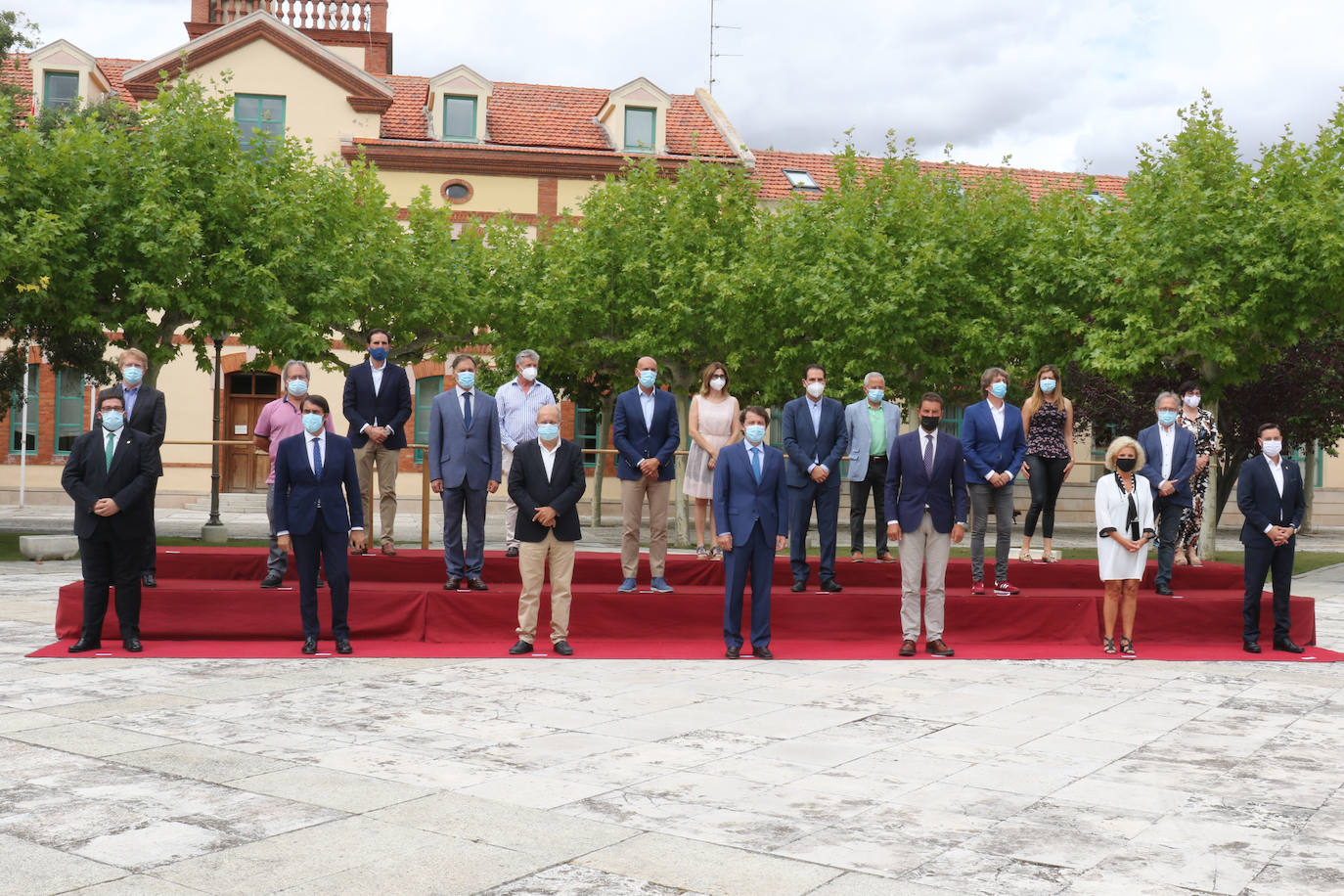 Fotos: El Presidente de la Junta se reúne con los alcaldes sobre la extrategia a segir por la covid