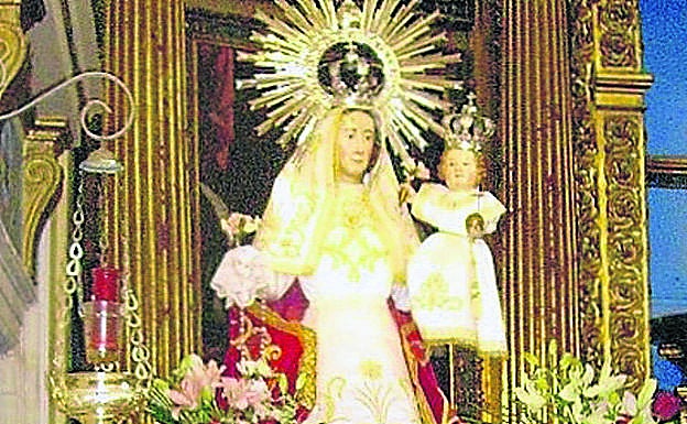 Talla de Nuestra Señora del Manto, patrona de la Villa de Riaza.