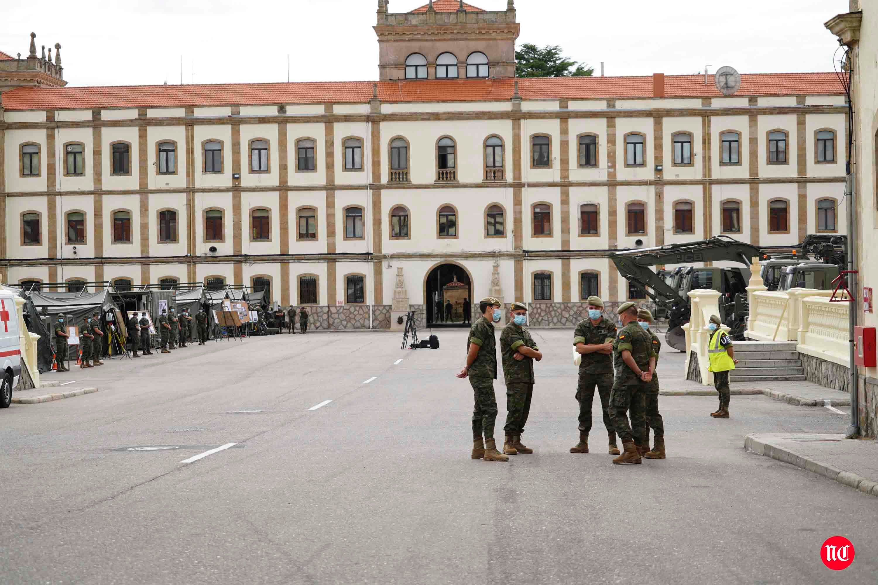 Visita de la ministra al cuartel de Arroquia en Salamanca. 