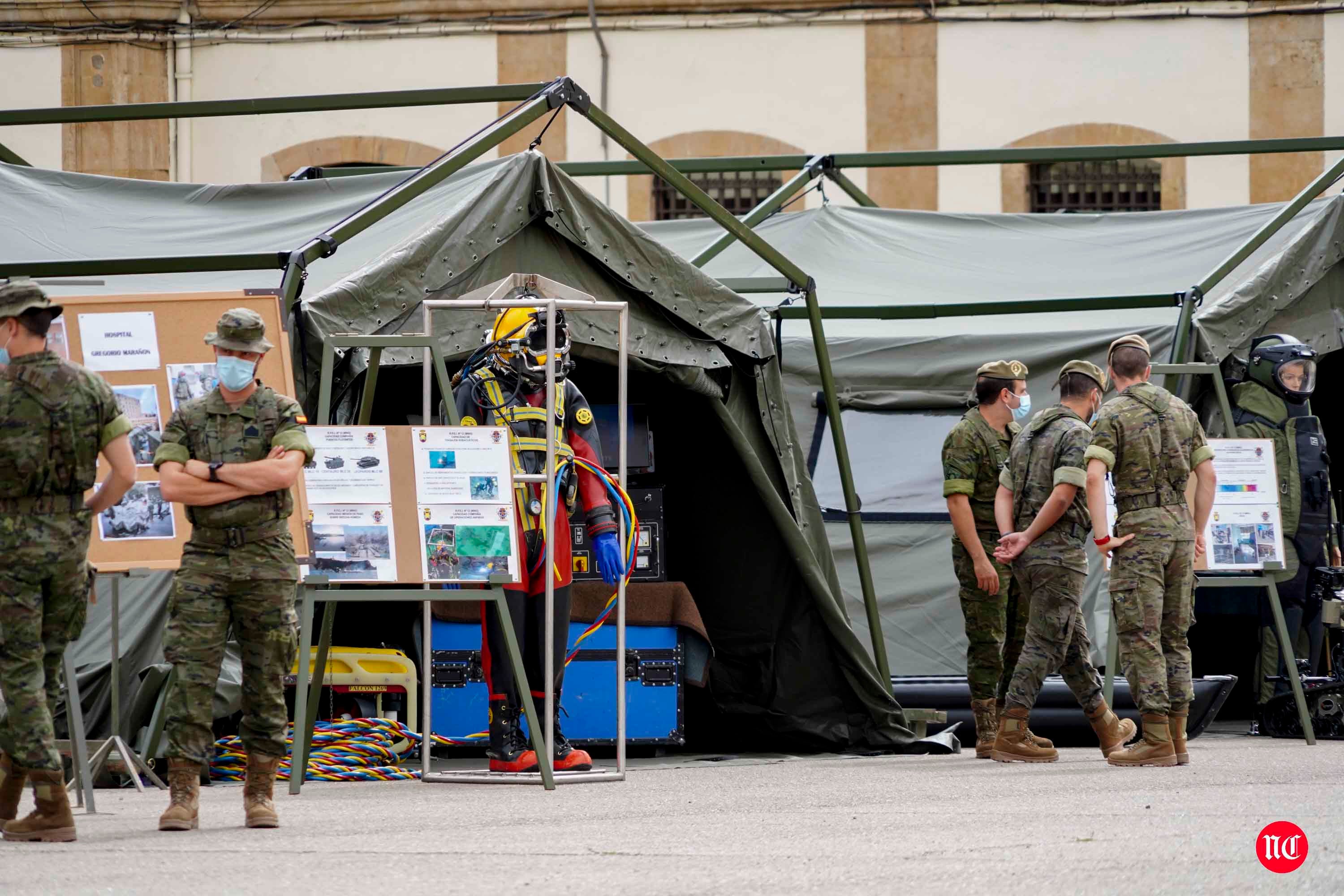 Visita de la ministra al cuartel de Arroquia en Salamanca. 
