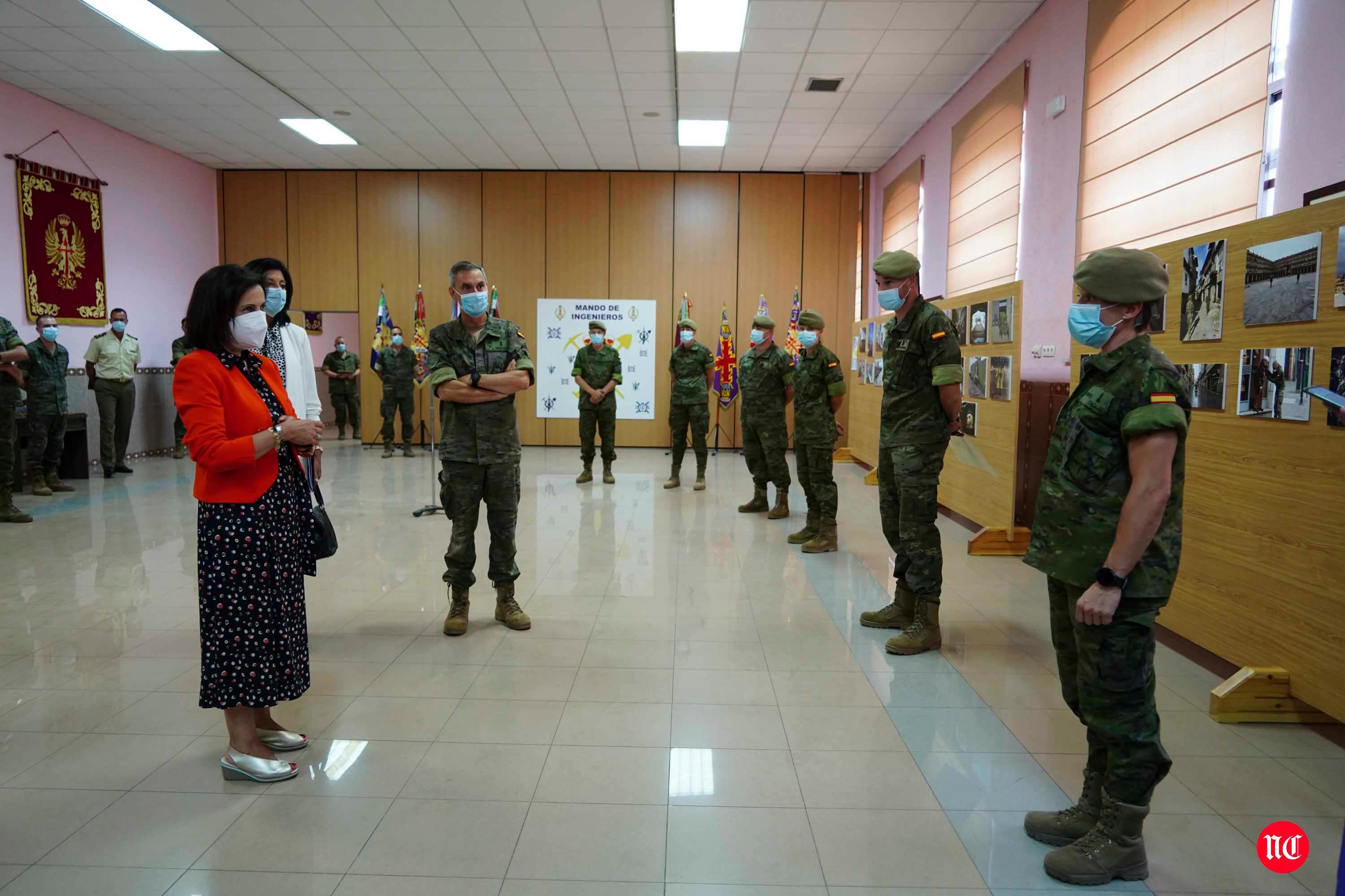 Visita de la ministra al cuartel de Arroquia en Salamanca. 
