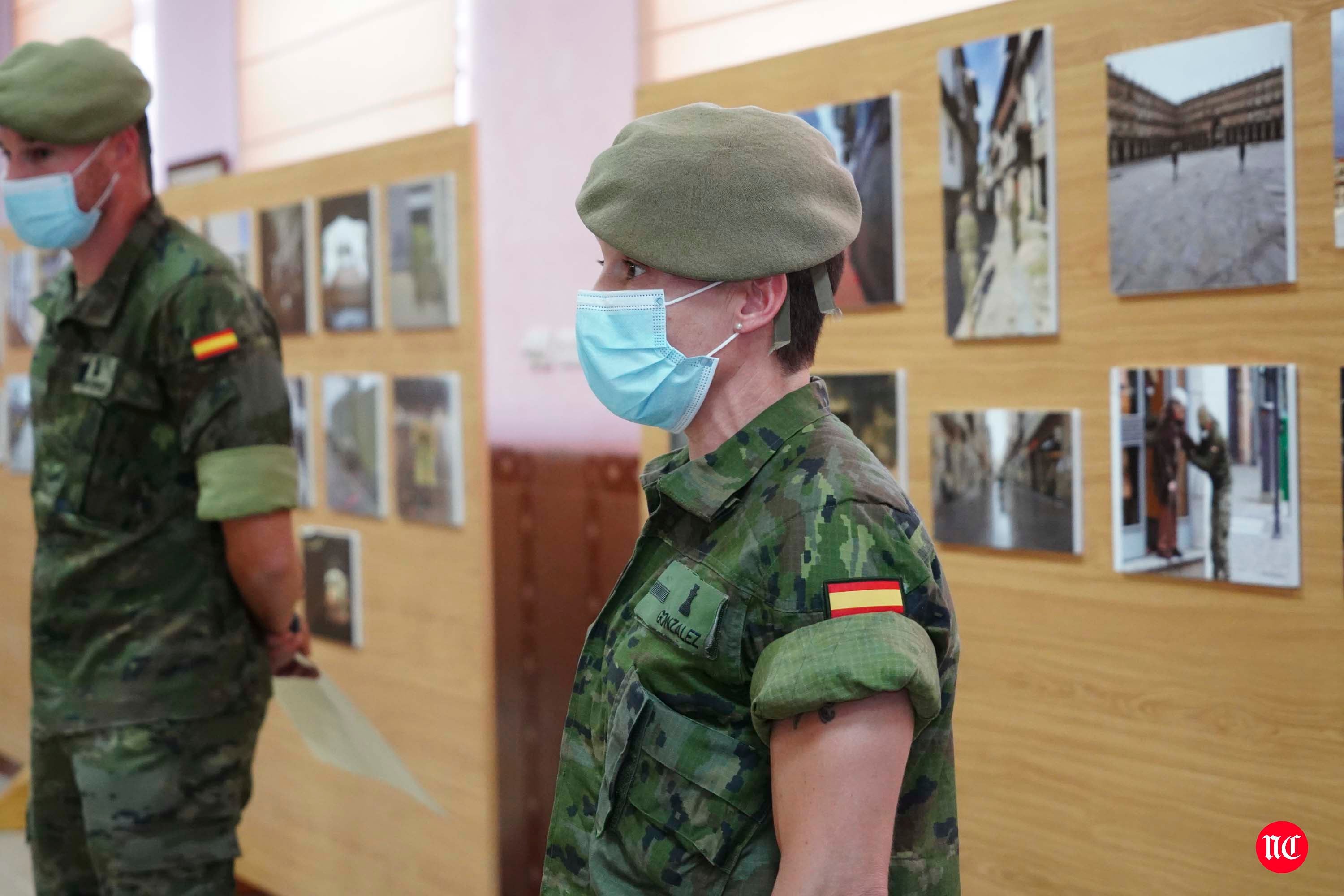 Visita de la ministra al cuartel de Arroquia en Salamanca. 