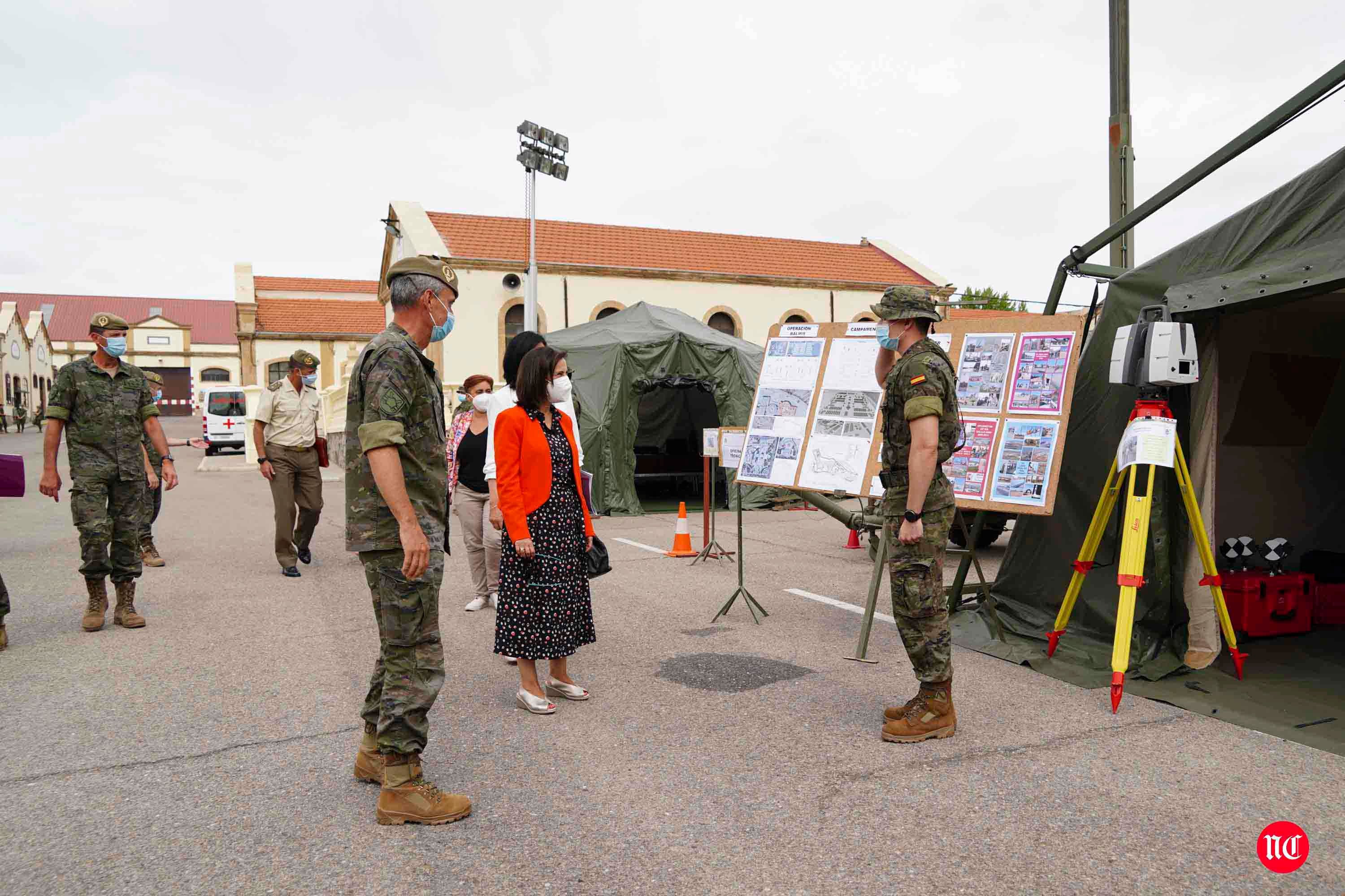Visita de la ministra al cuartel de Arroquia en Salamanca. 