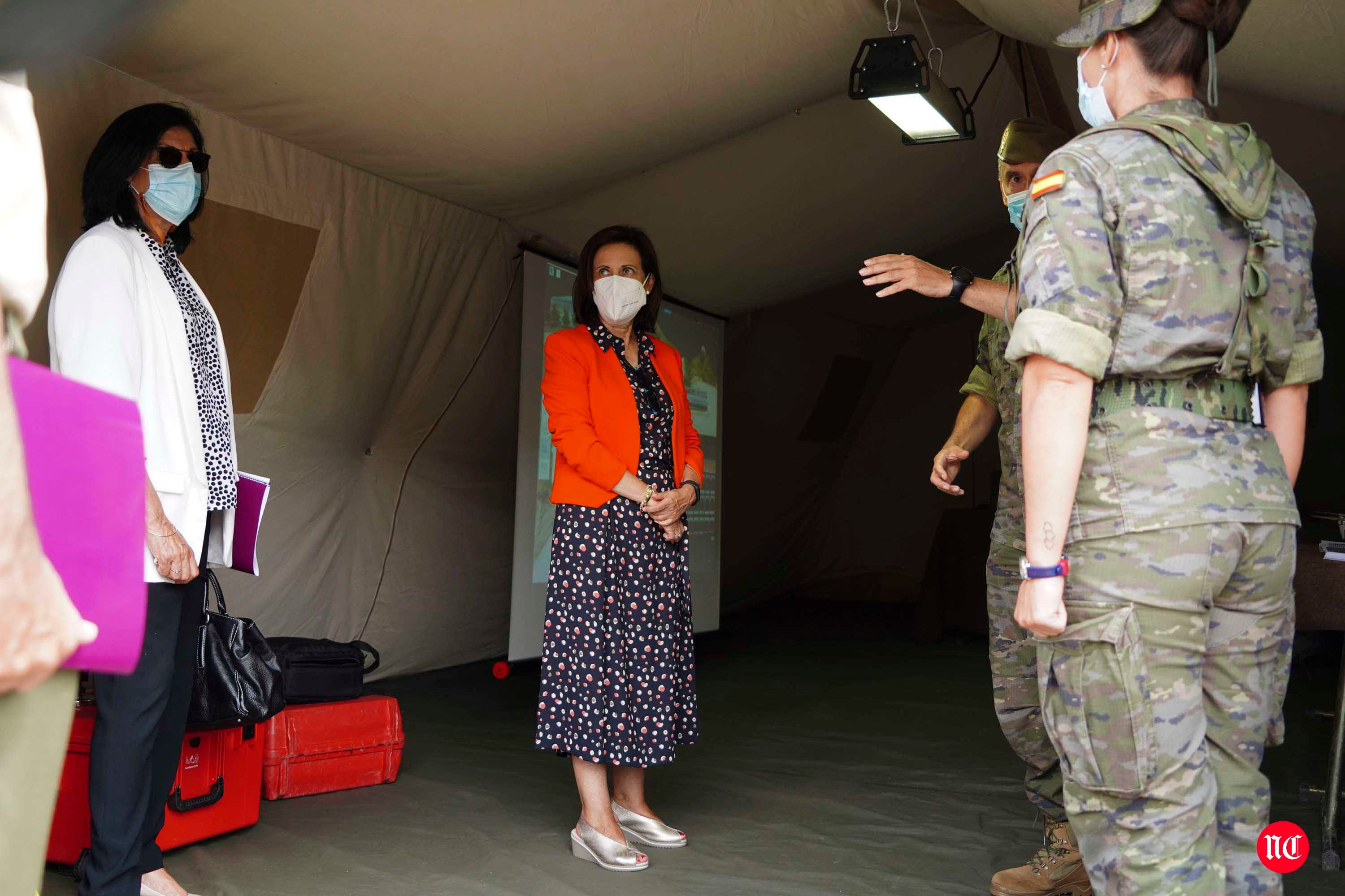 Visita de la ministra al cuartel de Arroquia en Salamanca. 