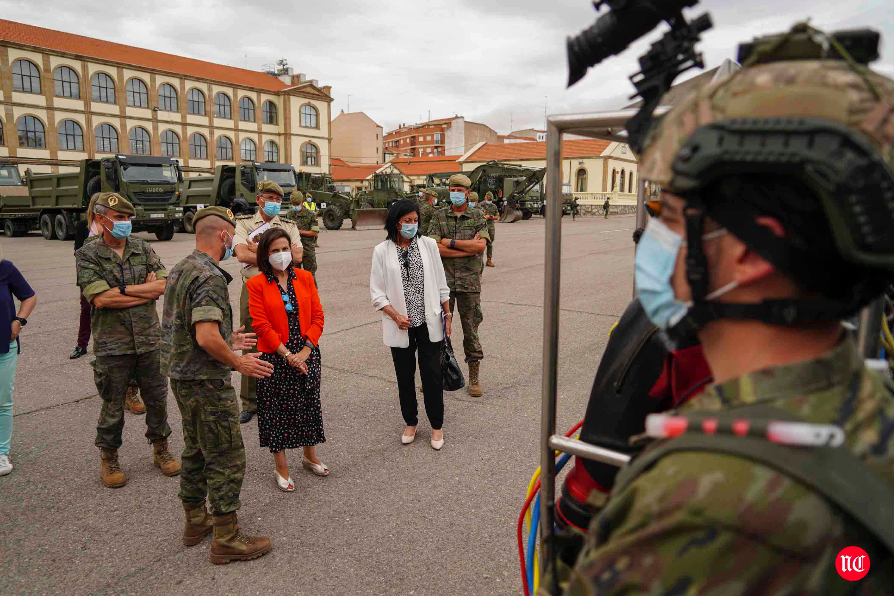 Visita de la ministra al cuartel de Arroquia en Salamanca. 
