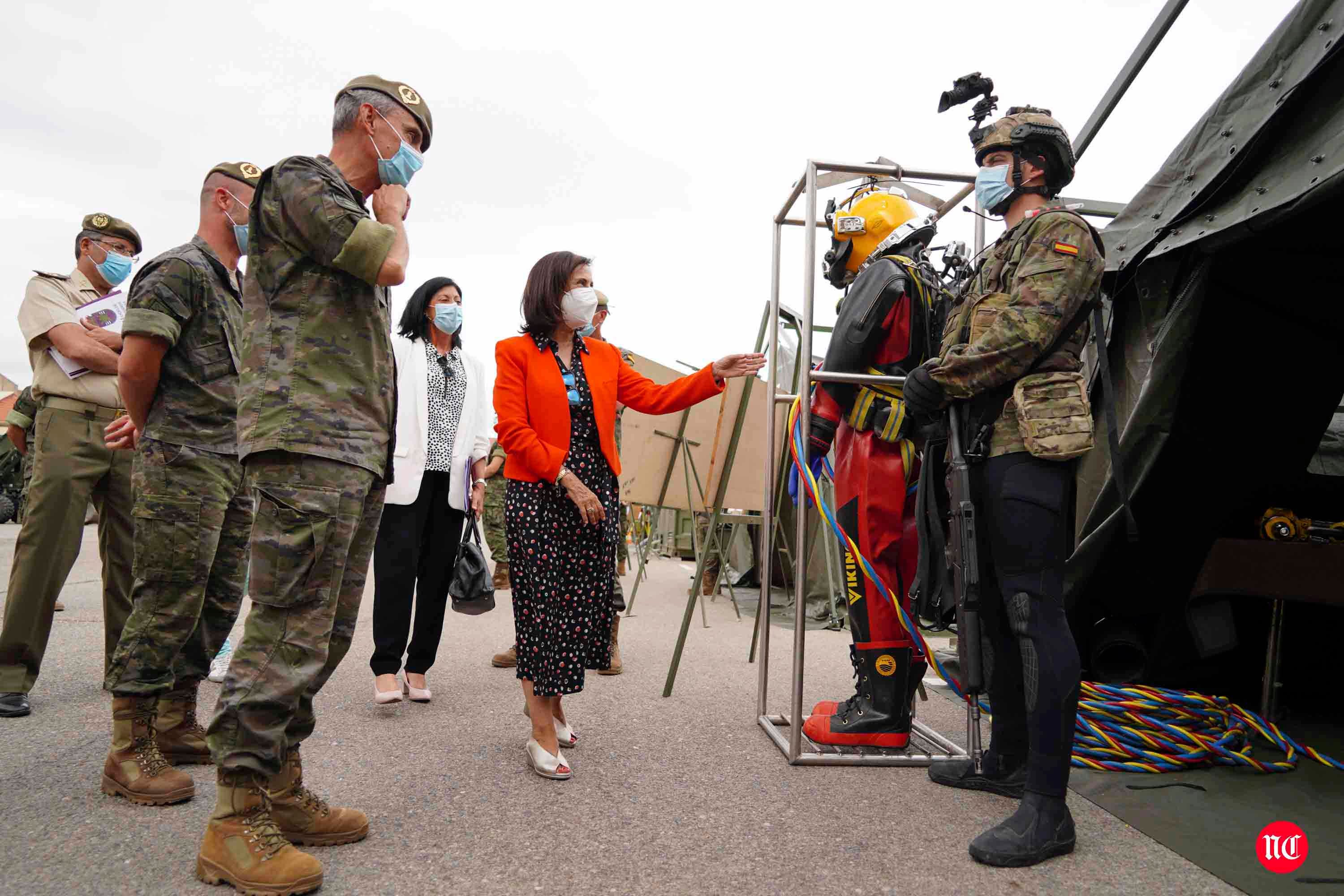 Visita de la ministra al cuartel de Arroquia en Salamanca. 