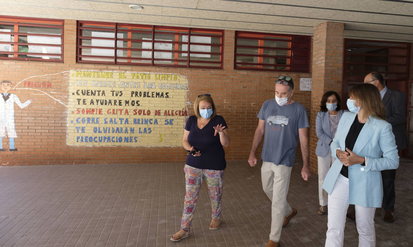 Fotos: La consejera de Educación, Rocío Lucas, visita el colegio Alonso Berruguete de Valladolid