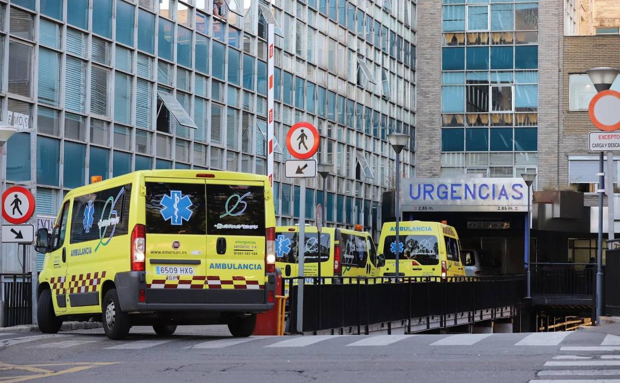 Ambulancias en el Virgen de la Vega.