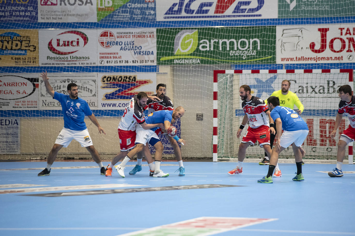 Un duelo intenso y vertiginoso en el pabellón navero. 