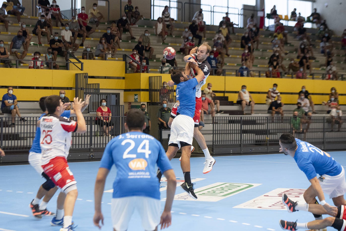 Un duelo intenso y vertiginoso en el pabellón navero. 