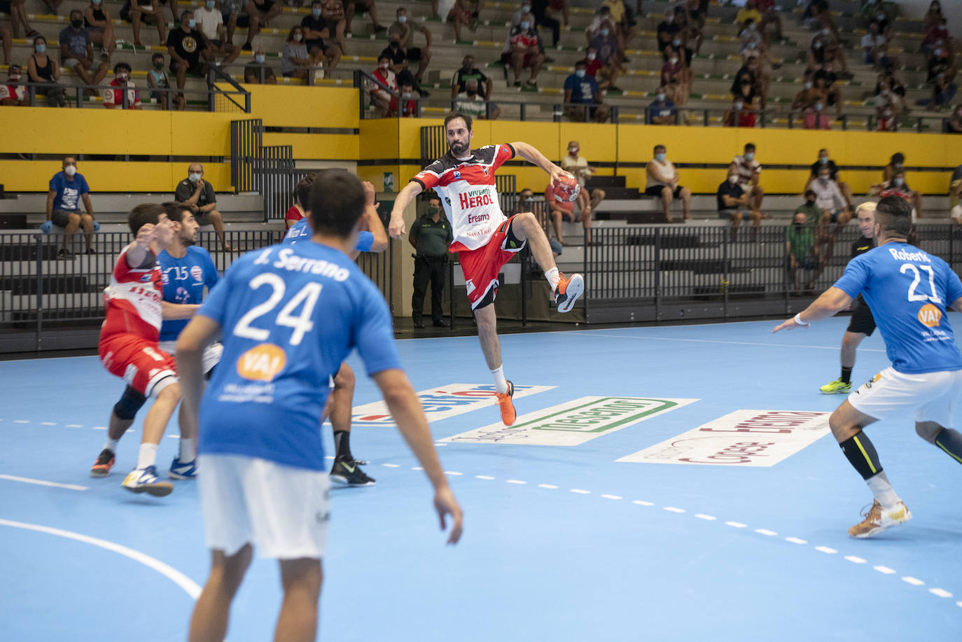 Un duelo intenso y vertiginoso en el pabellón navero. 