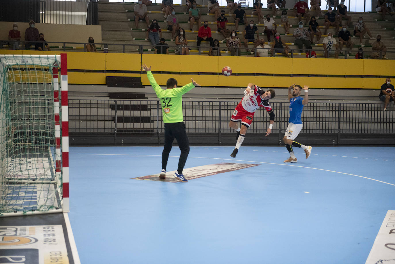 Un duelo intenso y vertiginoso en el pabellón navero. 