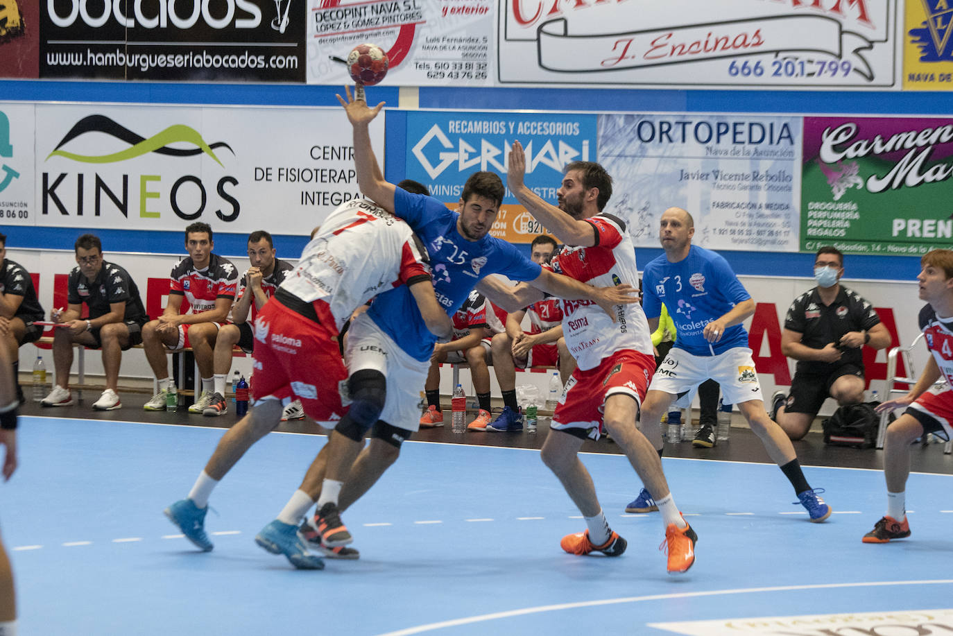 Un duelo intenso y vertiginoso en el pabellón navero. 