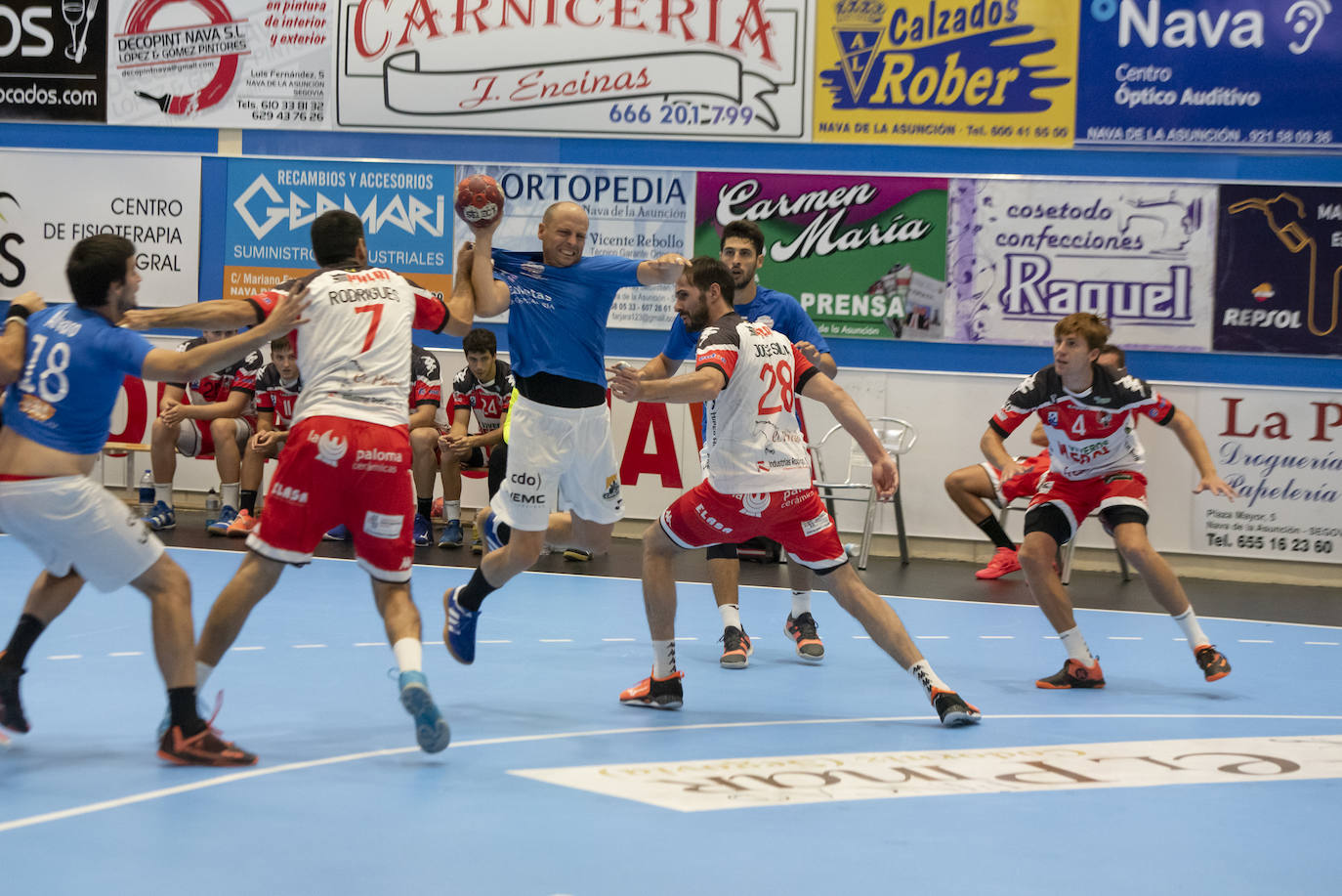 Un duelo intenso y vertiginoso en el pabellón navero. 