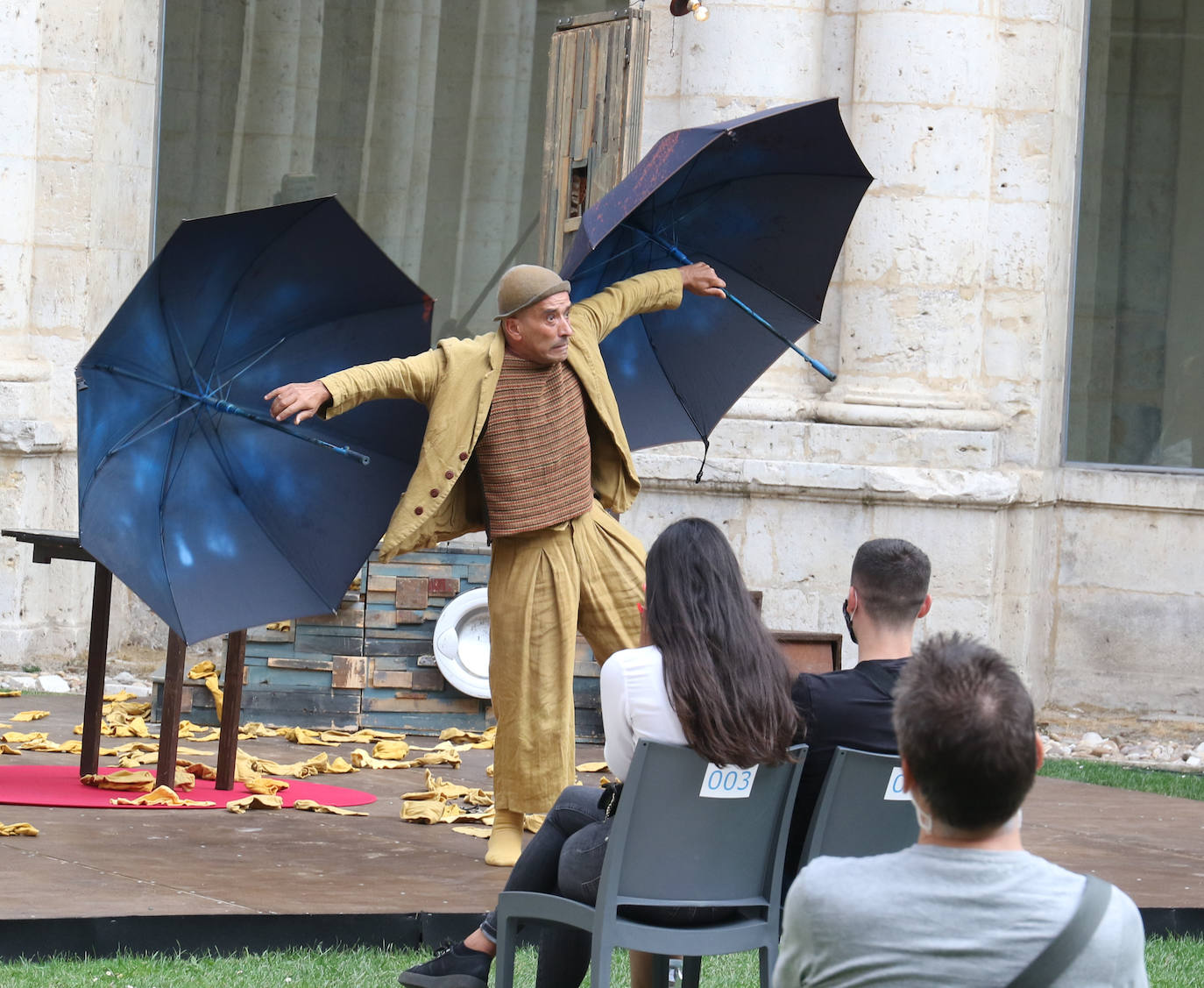 Leandre divierte al público del Herreriano con su hilarante 'Rien à dire'