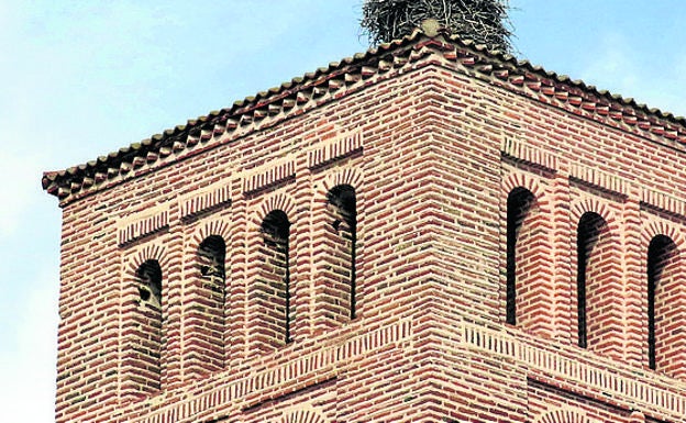 El cuerpo superior de la enorme torre del templo. 