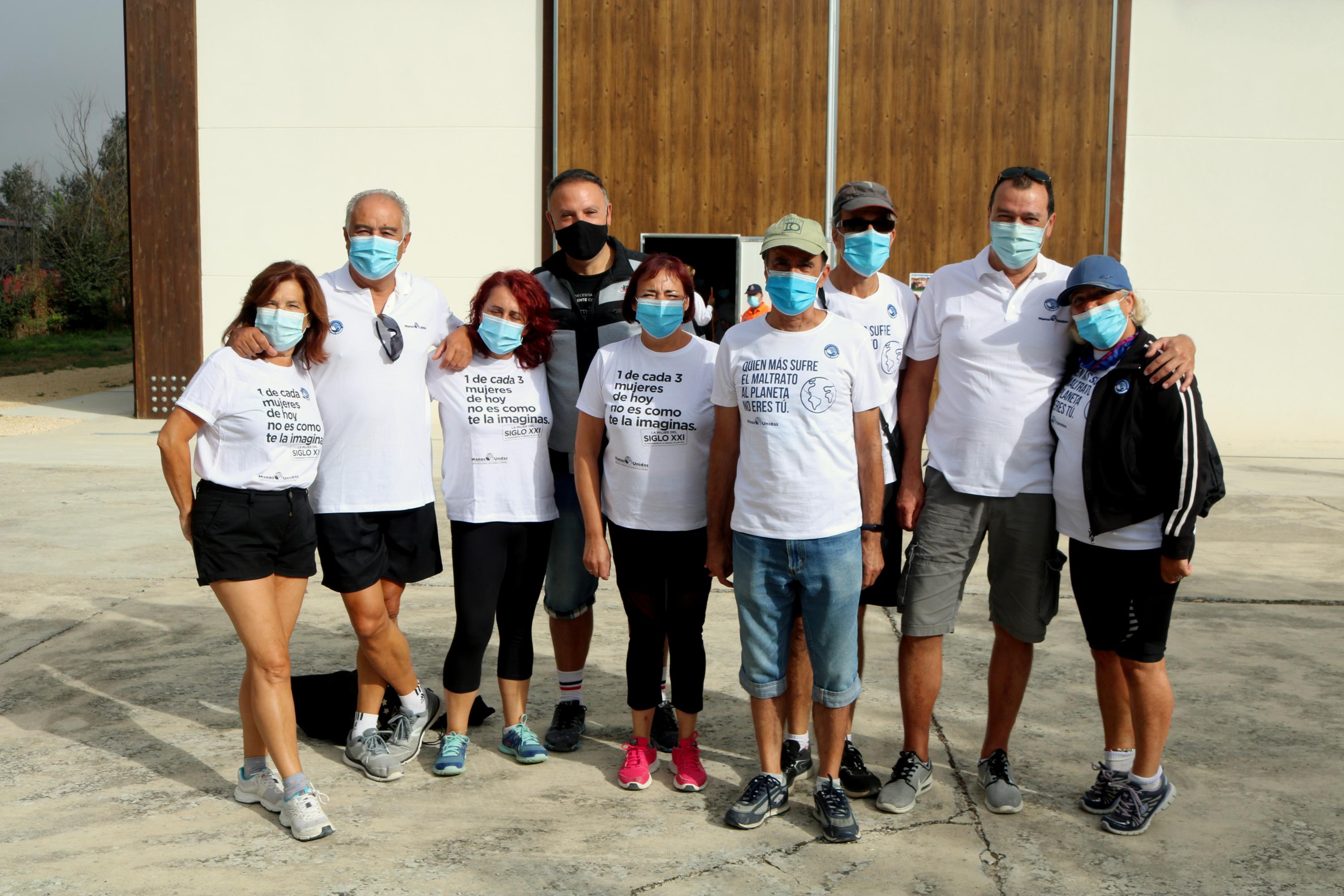 Niños y mayores caminaron por el Cerrato para colaborar con un proyecto de desarrollo sanitario en la India