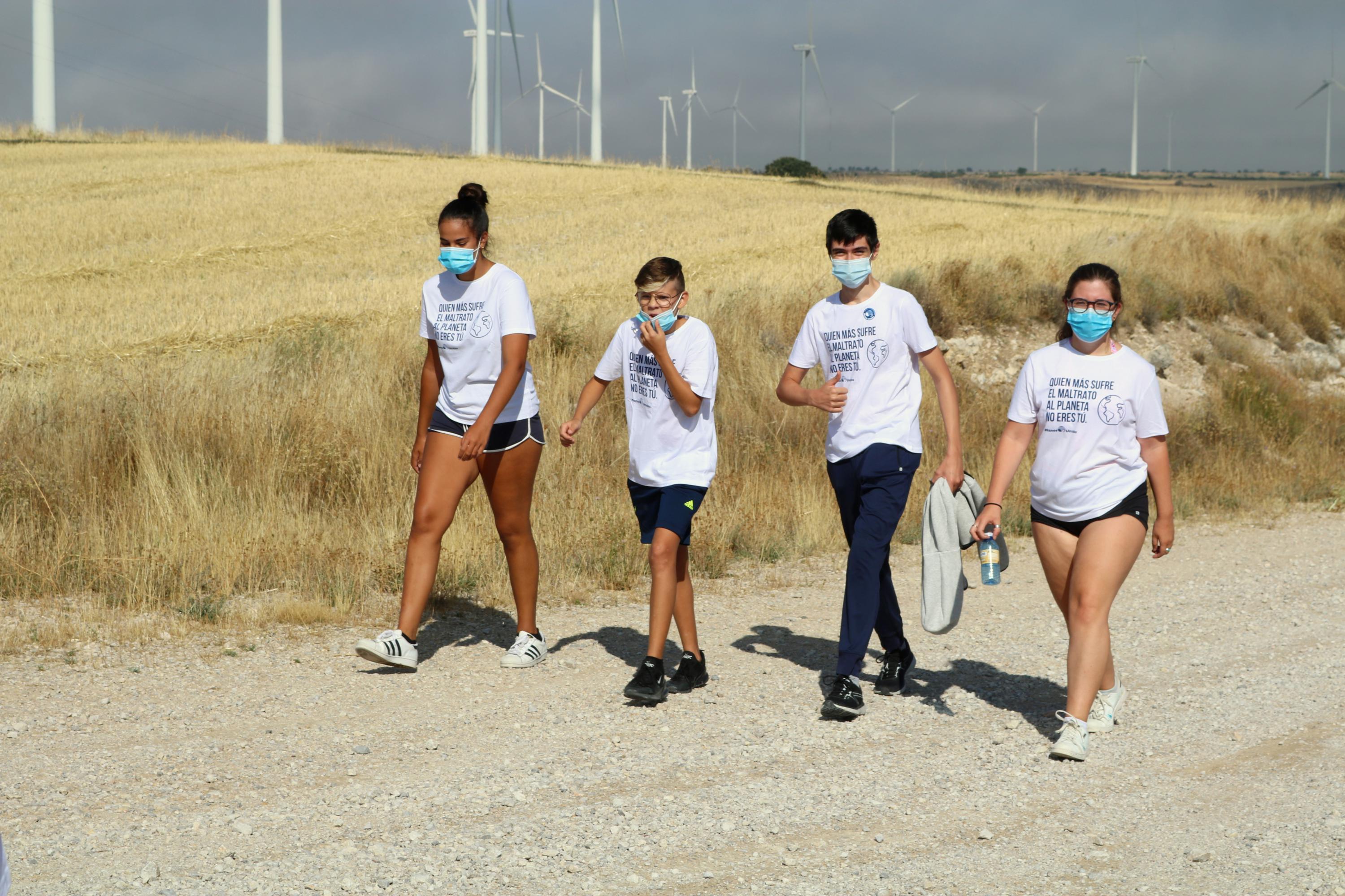 Niños y mayores caminaron por el Cerrato para colaborar con un proyecto de desarrollo sanitario en la India