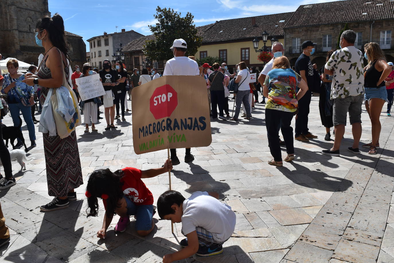 Protesta contra las macrogranjas en Aguilar.