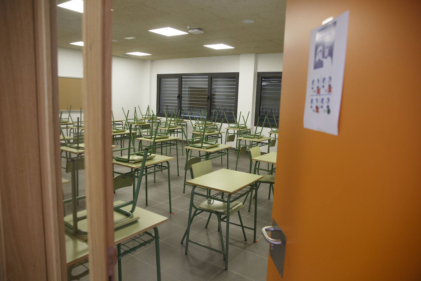 Fotos: Fernández Mañueco visita el IESO de Arroyo de la Encomienda (Valladolid)