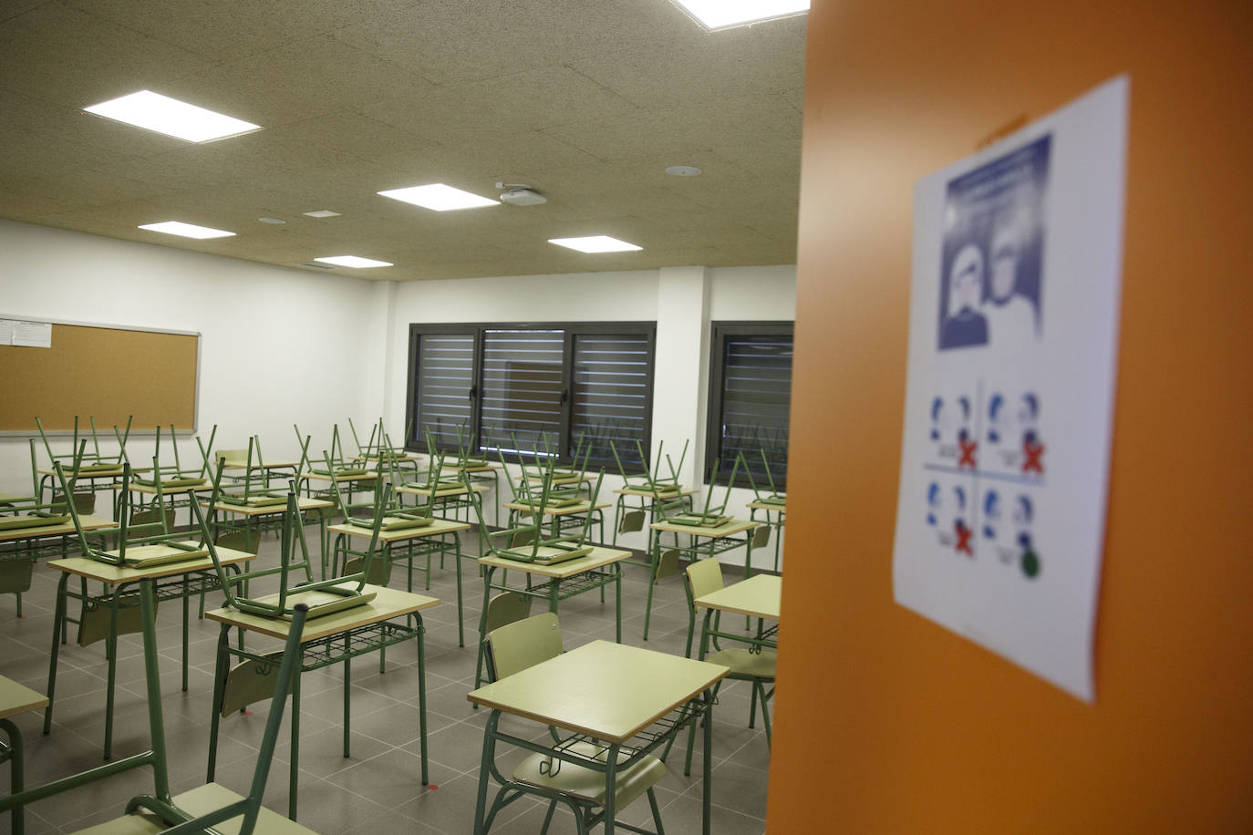 Fotos: Fernández Mañueco visita el IESO de Arroyo de la Encomienda (Valladolid)