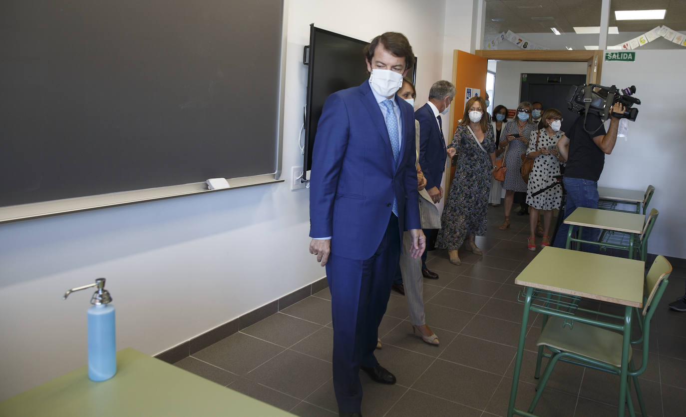 Fotos: Fernández Mañueco visita el IESO de Arroyo de la Encomienda (Valladolid)