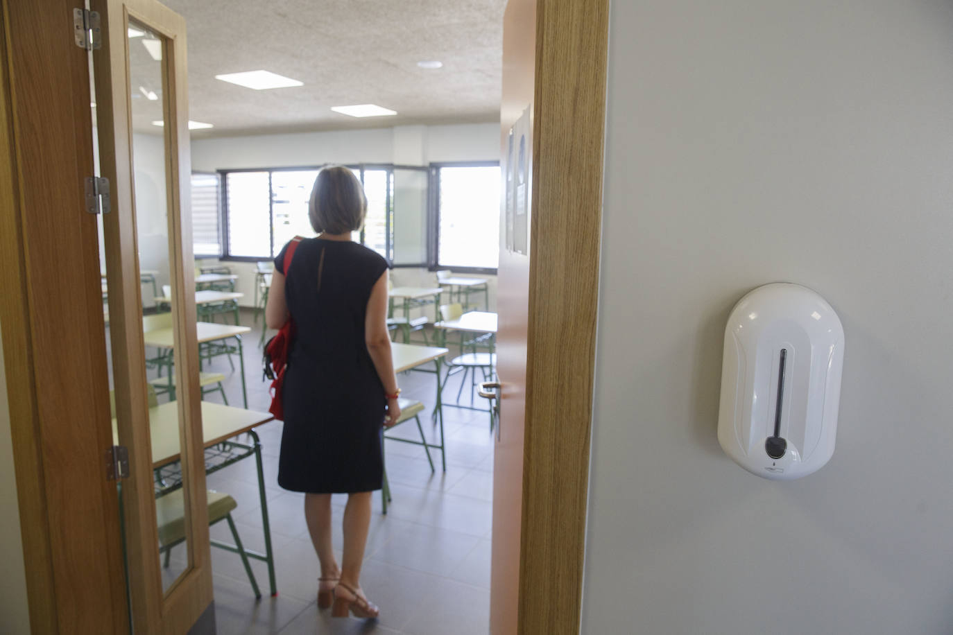 Fotos: Fernández Mañueco visita el IESO de Arroyo de la Encomienda (Valladolid)
