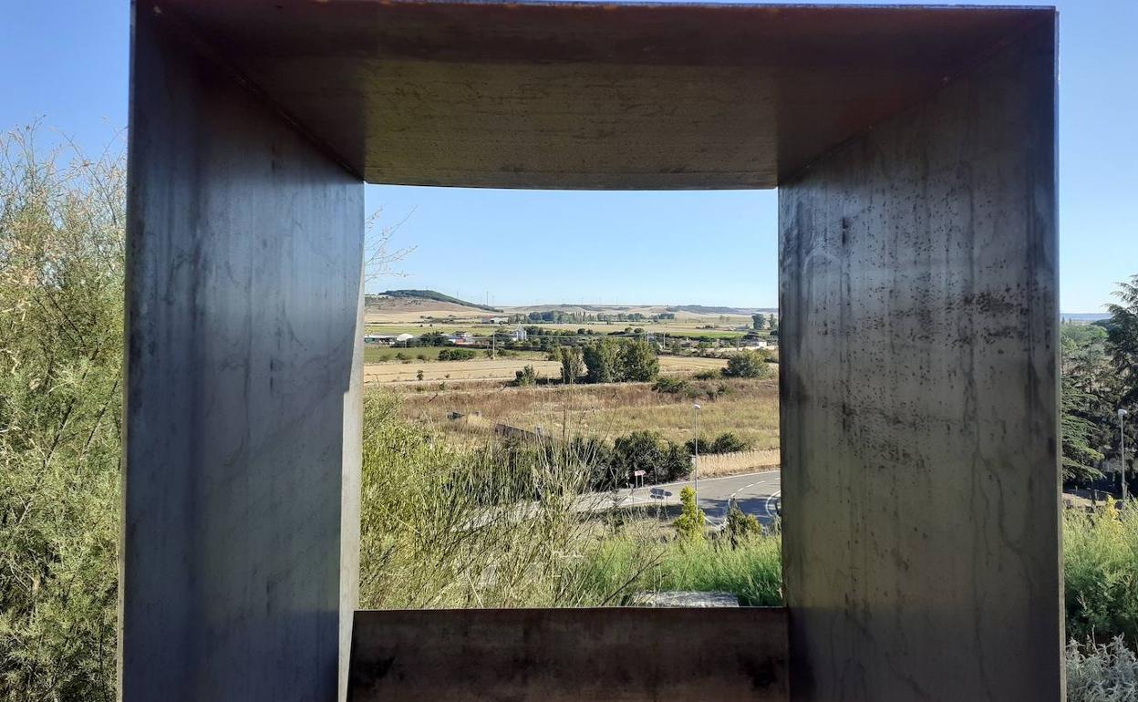 Las ventanas-almenas, como balcones abiertos al paisaje, permitirán tomar buenas fotografías. 