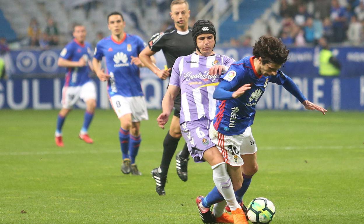 Luismi, en un partido con el Valladolid ante el Oviedo en 2018. 