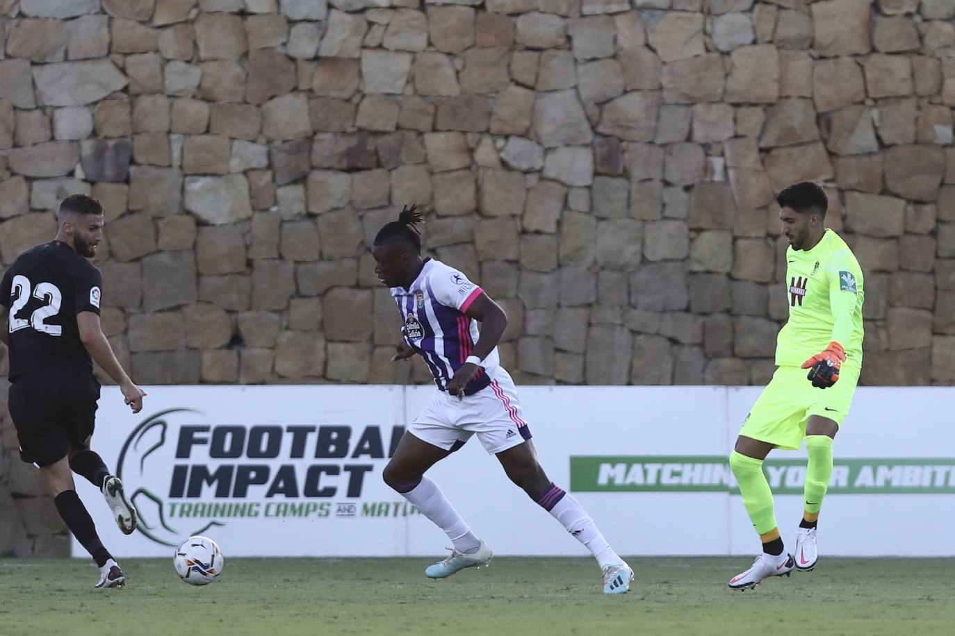 El Real Valladolid ha goleado esta tarde al Granada en el segundo partido amistoso de la pretemporada. 