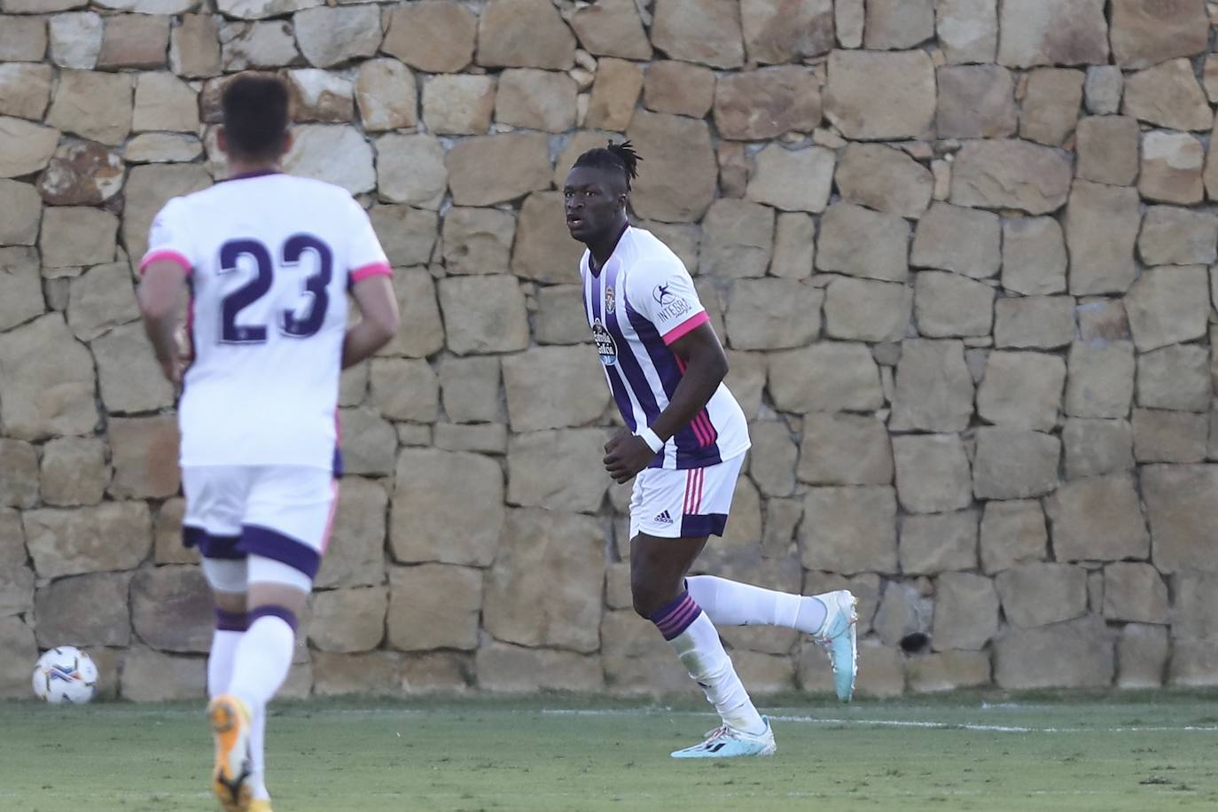 El Real Valladolid ha goleado esta tarde al Granada en el segundo partido amistoso de la pretemporada. 