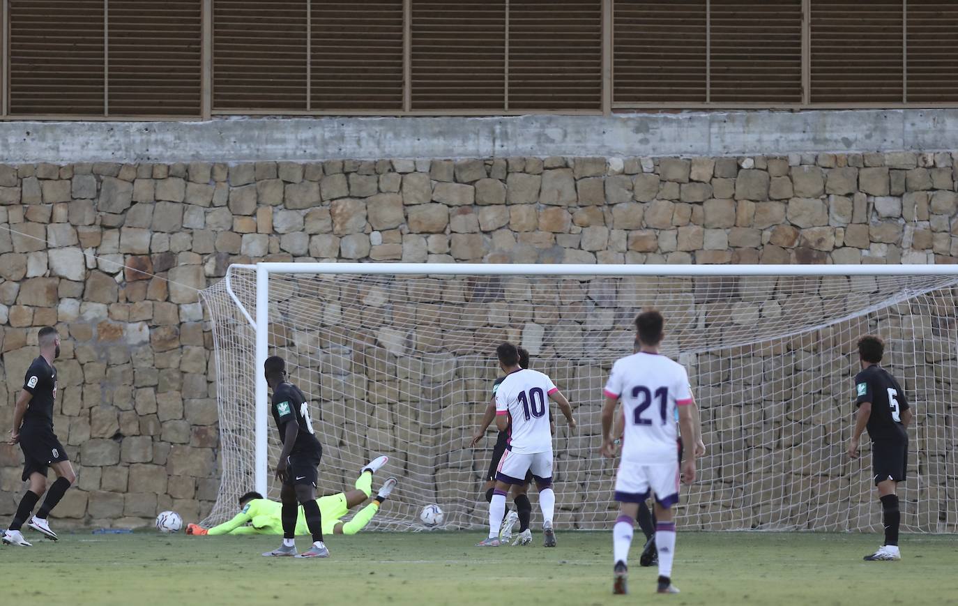 El Real Valladolid ha goleado esta tarde al Granada en el segundo partido amistoso de la pretemporada. 