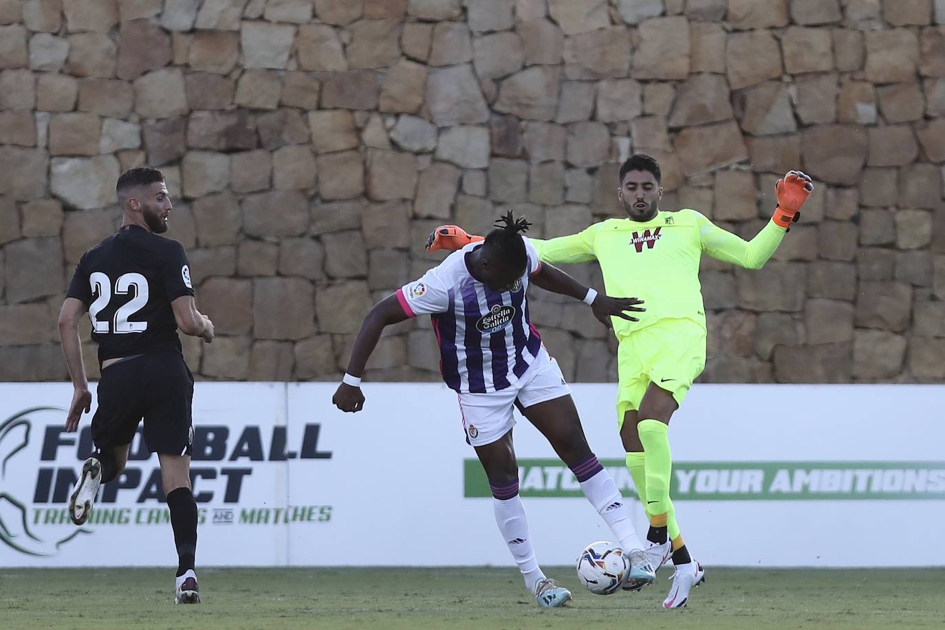 El Real Valladolid ha goleado esta tarde al Granada en el segundo partido amistoso de la pretemporada. 