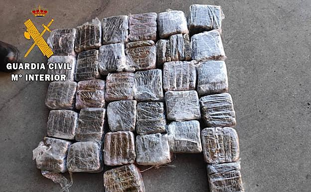 Paquetes de drogas decomisados.