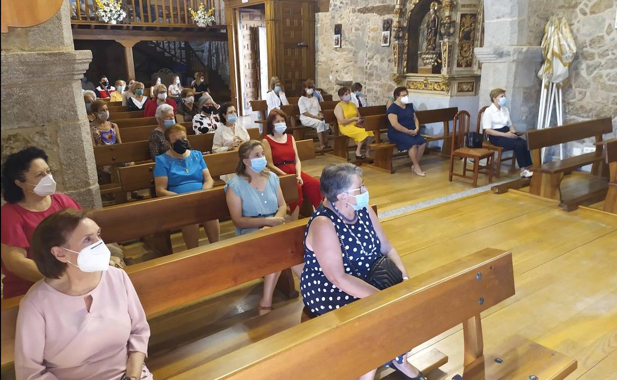 Asistentes a la eucaristía celebrada ayer en honor al patrón, San Agustín.