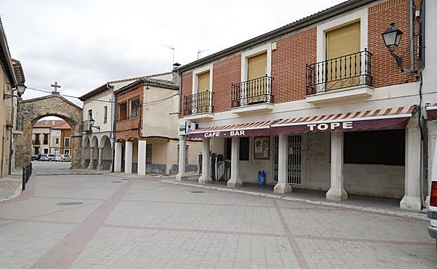 Un brote con ocho primeras PCR positivas pone a Pesquera al borde del confinamiento