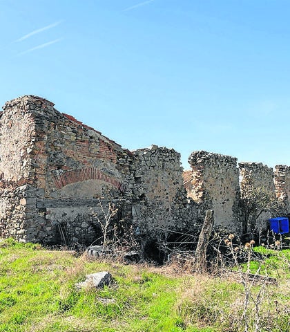 Restos de una antigua casa de esquileo. 