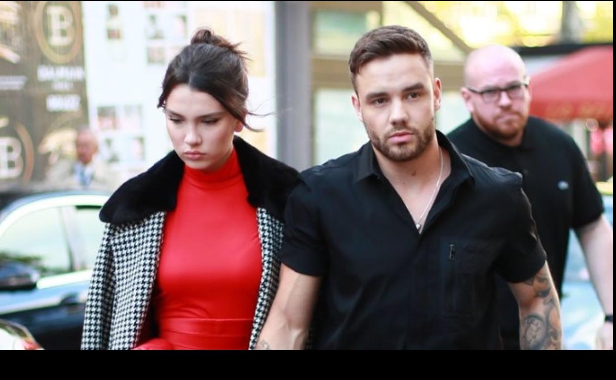 Liam Payne y Maya Henry, de la mano por las calles de París. 