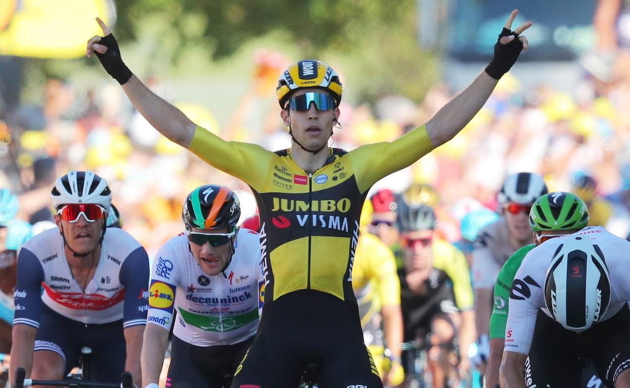 Wout Van Aert se impone en le llegada. 