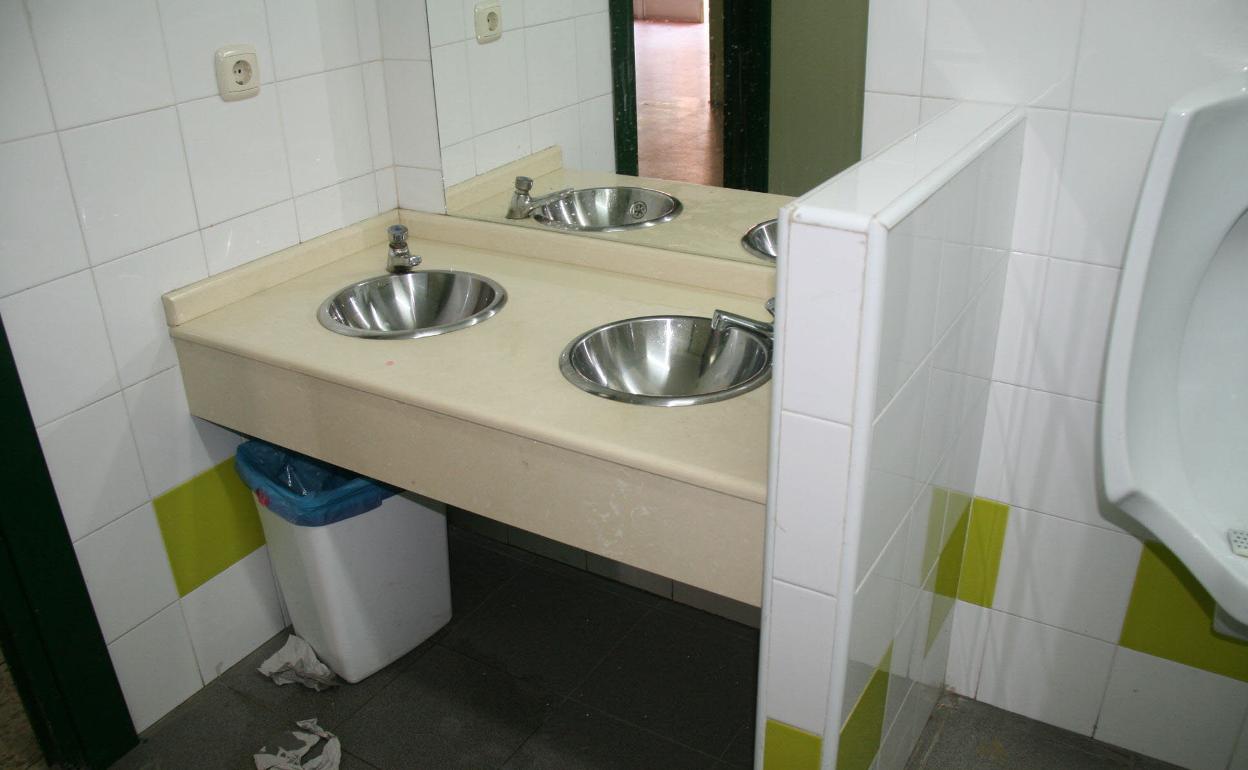Aseos del colegio San Gil, en Cuéllar.