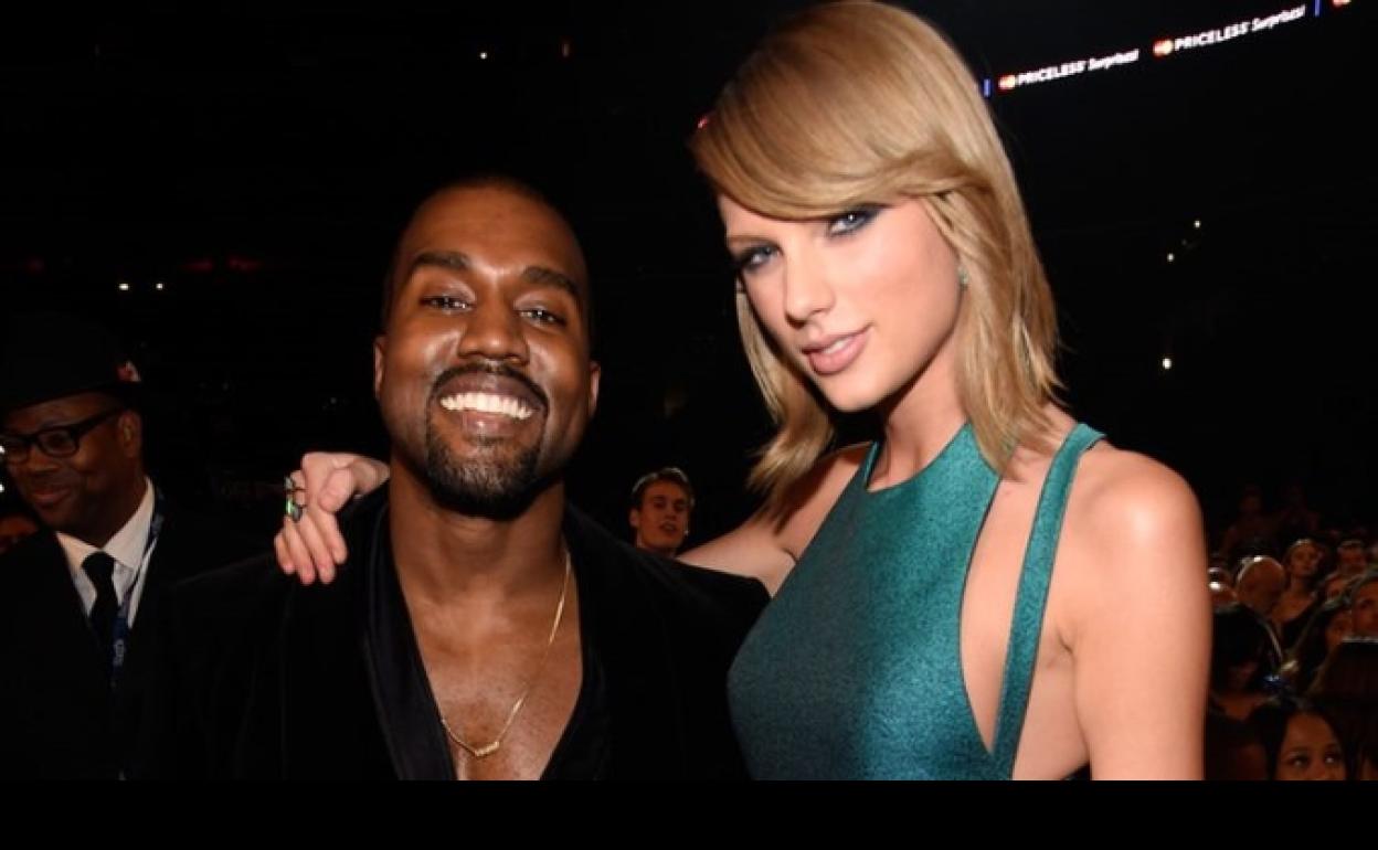 Kanye West y Taylor Swift, en los VMAs de 2015. 