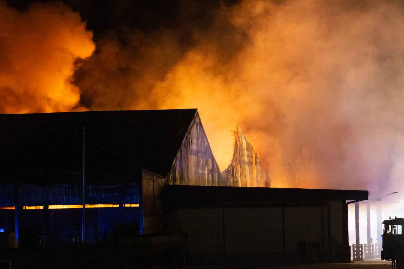 Incendio en la cooperativa Cobadu en Zamora.