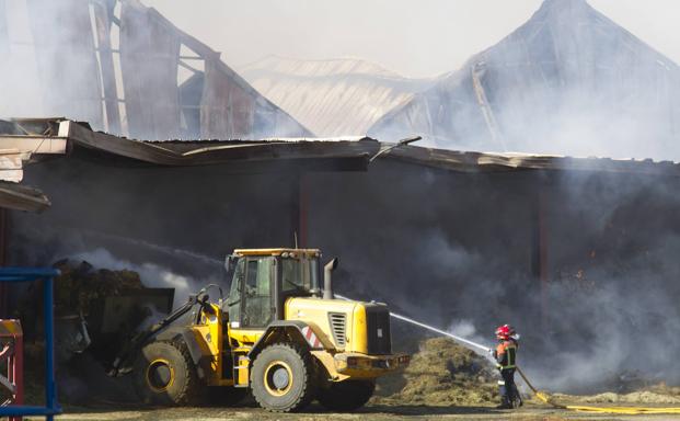 Cobadu salva sus instalaciones estratégicas de un incendio con daños «importantes»