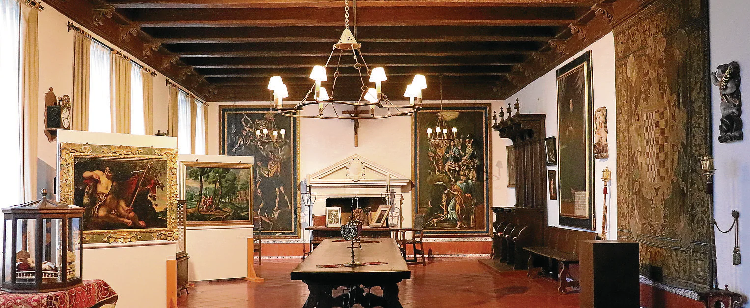 Sala de los Fundadores, en el museo colegiata de San Luis.